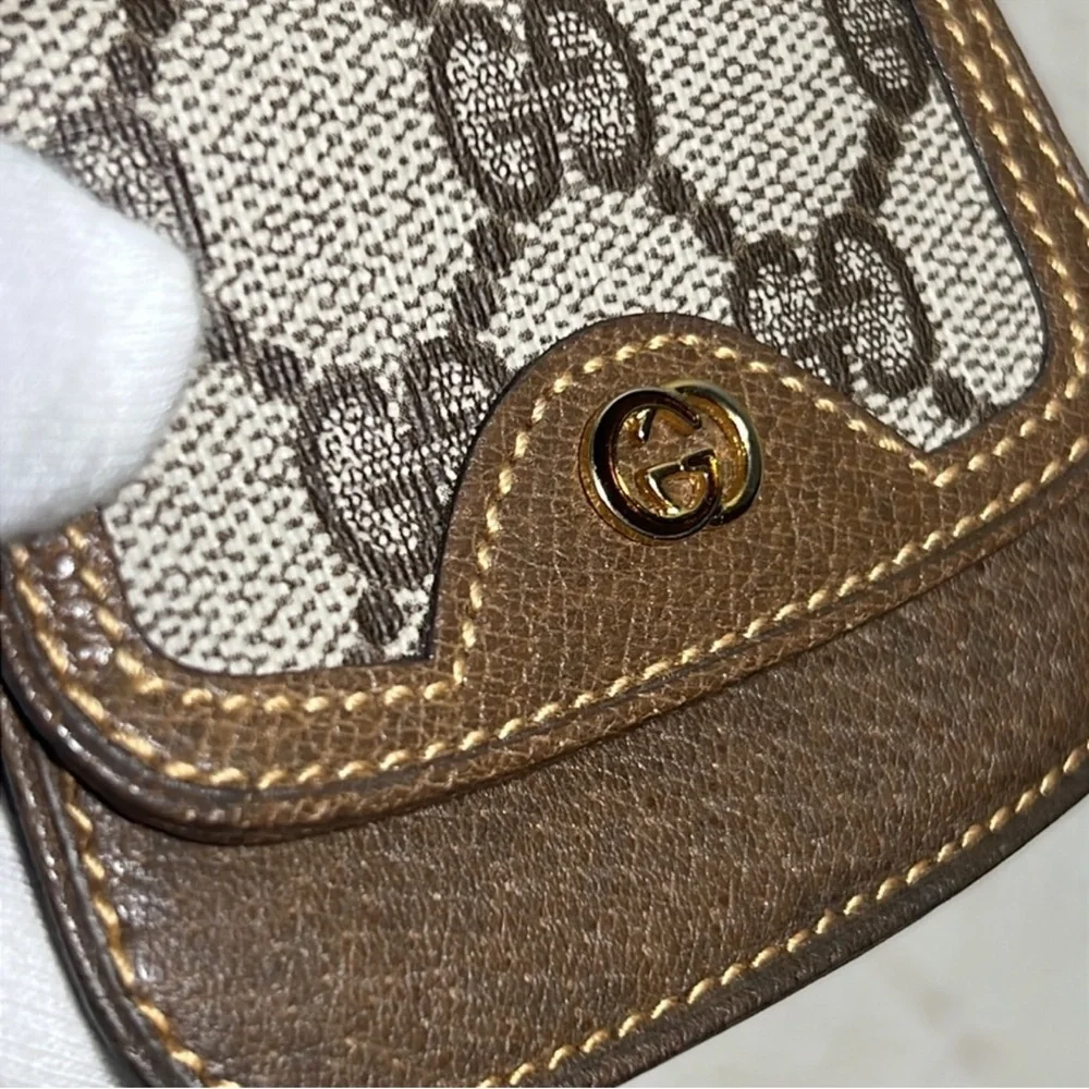 Gucci Tan and Cream Monogram Coin Holder - Picture 16 of 16